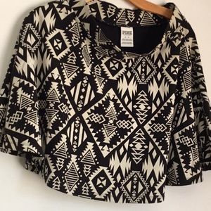 Black and white geometric pattern pink skirt m.